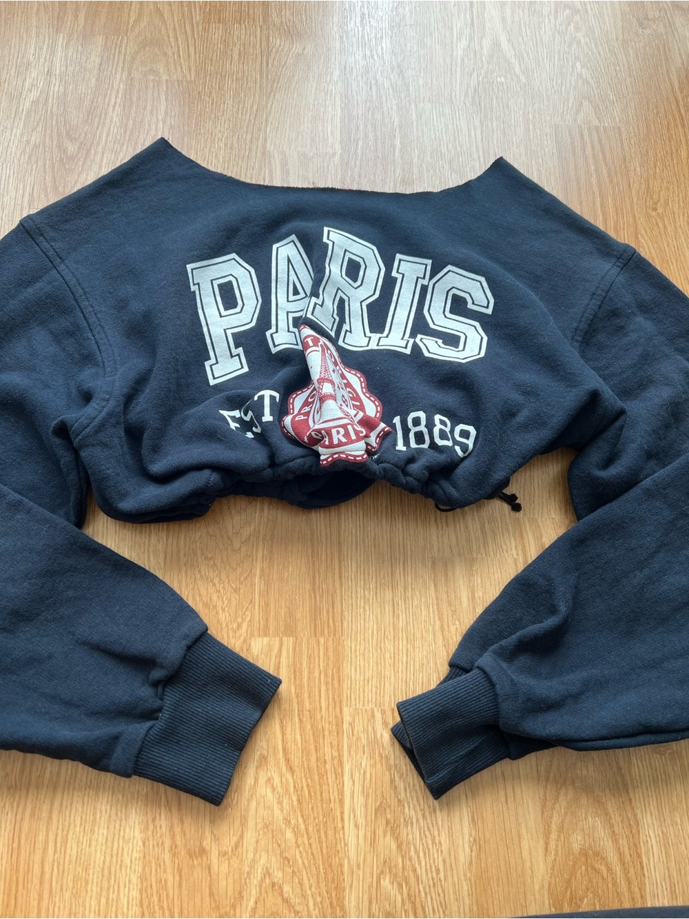 Cropped Black 'Paris' Sweatshirt with Red Eiffel Graphic